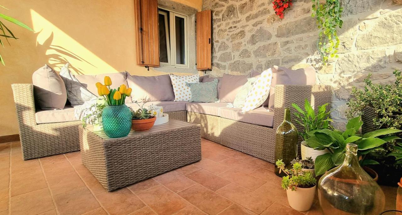 Apartment In The Smallest Town In The World Hum Exterior foto