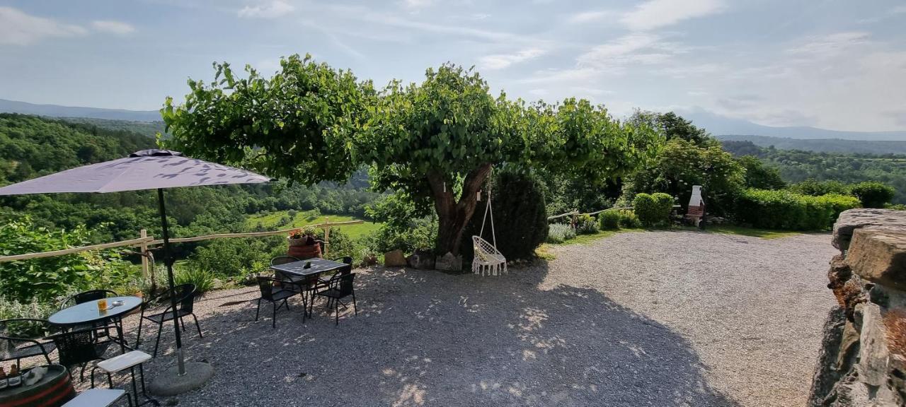 Apartment In The Smallest Town In The World Hum Exterior foto