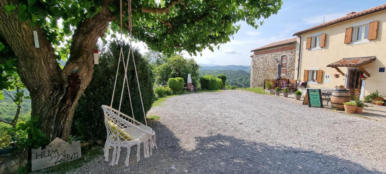Apartment In The Smallest Town In The World Hum Exterior foto